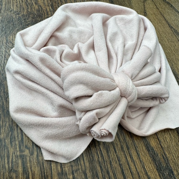 Blush bunny knot - Picture 3 of 3